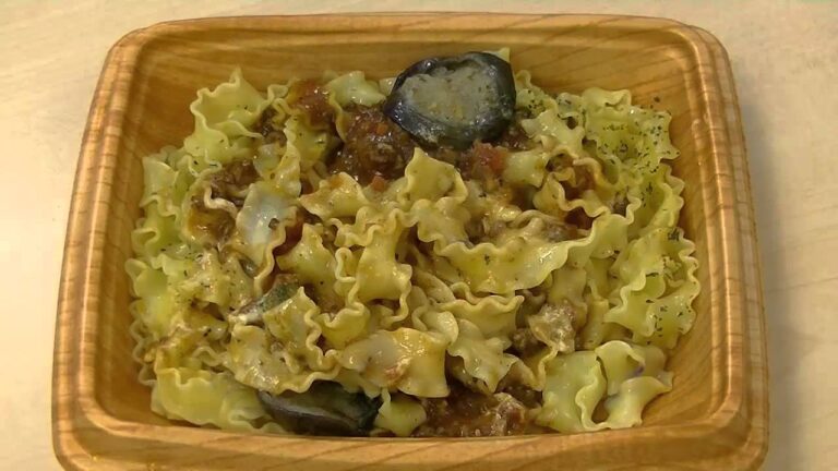 新商品　ファミリーマート　生パスタ茄子ボロネーゼ