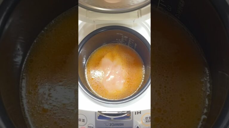 【炊飯器】鶏むね肉で作る鶏ガラ炊き込みごはん！#shorts #自炊 #ダイエットレシピ
