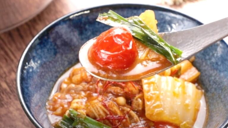 OSMICトマトジュースで濃厚スープ！「韓国風ピリ辛トマト鍋」【OSMICトマト簡単レシピ】