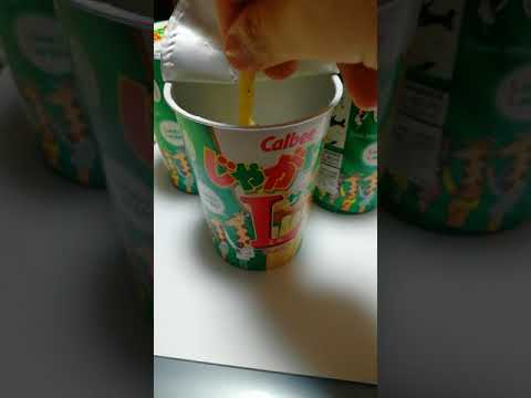 今ハマってるセブンで買ったじゃがりことサラダに..w