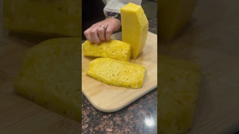 How to cut a pineapple 🍍