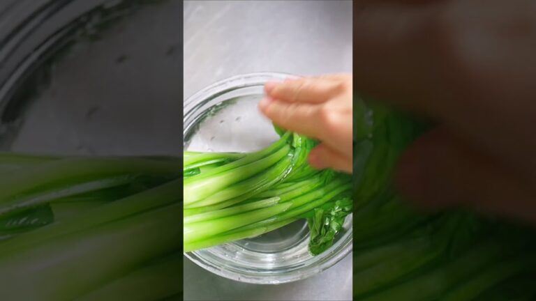 【チンして和えるだけ】こまツナ旨甘辛和え #youtubeshorts #shorts #副菜レシピ #簡単レシピ #小松菜 #cooking #food #recipe