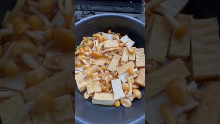 【簡単料理】厚揚げとなめこの煮物【調味料】酒、めんつゆ、砂糖【仕上げ】鰹節、胡麻 #shorts  #vtuber #出汁  #簡単レシピ