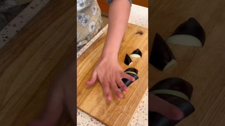 【1分でわかる】天ぷらナス茶せん切り方#shorts