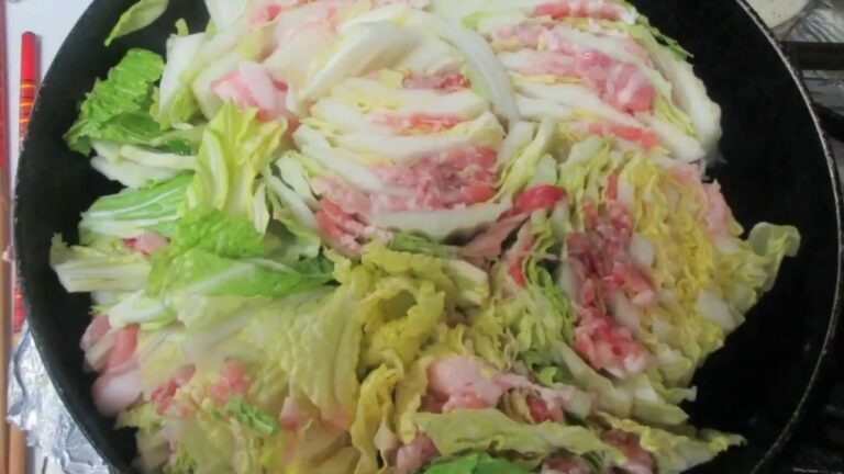 白菜と豚バラ肉の味噌鍋❶