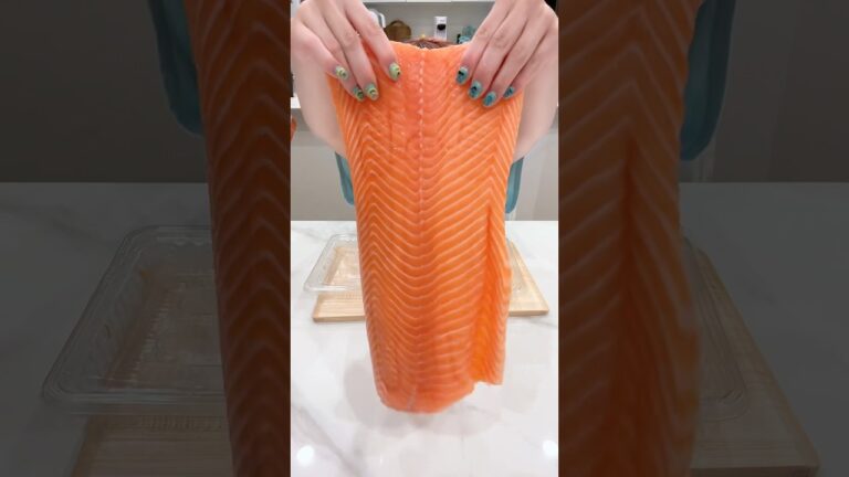 コストコのサーモンでポキ丼　　#ダイエッター #料理asmr #asmr #ダイエットレシピ #ポキ丼 #ポケ丼 #サーモン #コストコ