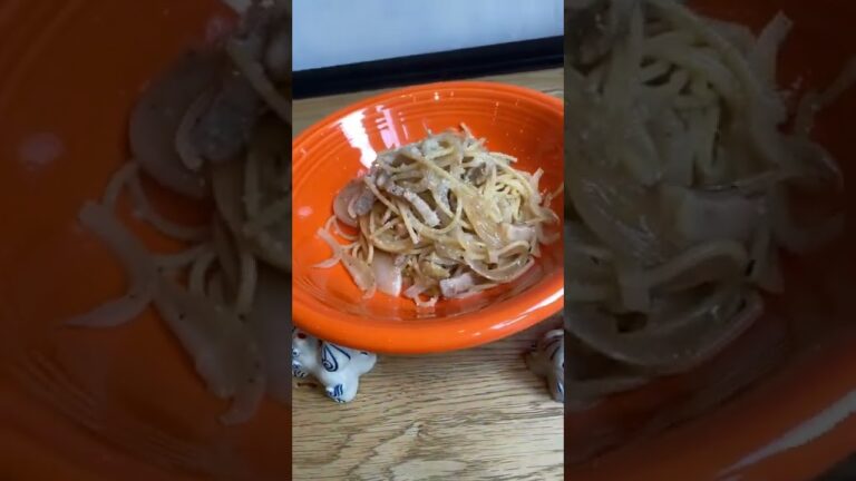 新玉ねぎのパスタアマトリチャーナとパンwithシーサー