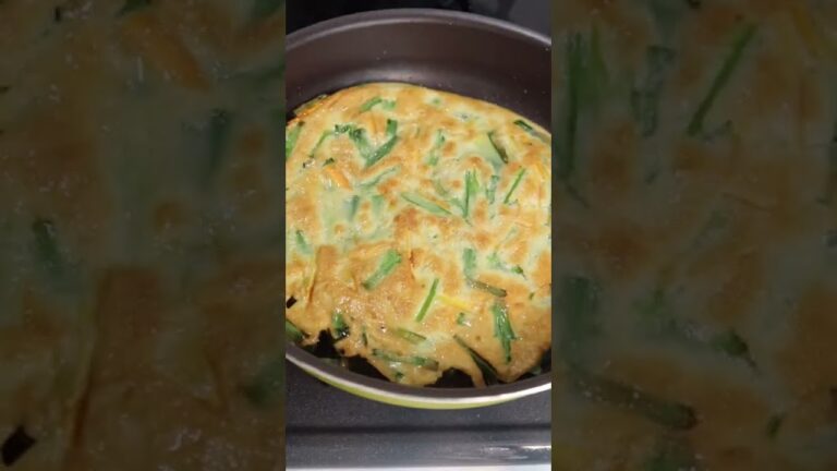 ニラたっぷり【ニラチヂミ】特性のピリ辛ダレで畑の野菜も一緒に頂きます🙏おつまみにも最高‼ #shorts #cooking #韓国料理