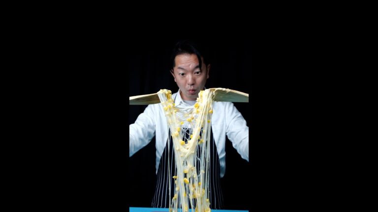 【なんだこれ？】チーズがトロトロ！コーンチーズ焼き / Korean Corn Cheese #shorts