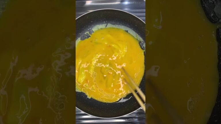 豆苗と卵の黄金コンビ！ 豆苗のふわとろ卵炒め　#Shorts