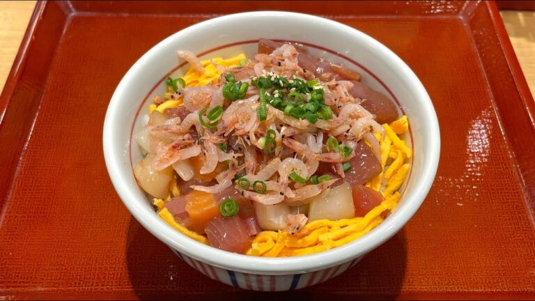 なか卯の新メニュー「生桜海老 海鮮丼」を特盛にしたら魚介の宝石箱でした