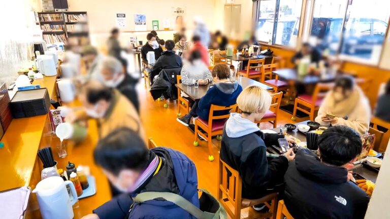 魅力的なボリューム満点定食！働く男達の腹を満たす空港近くのロードサイド食堂