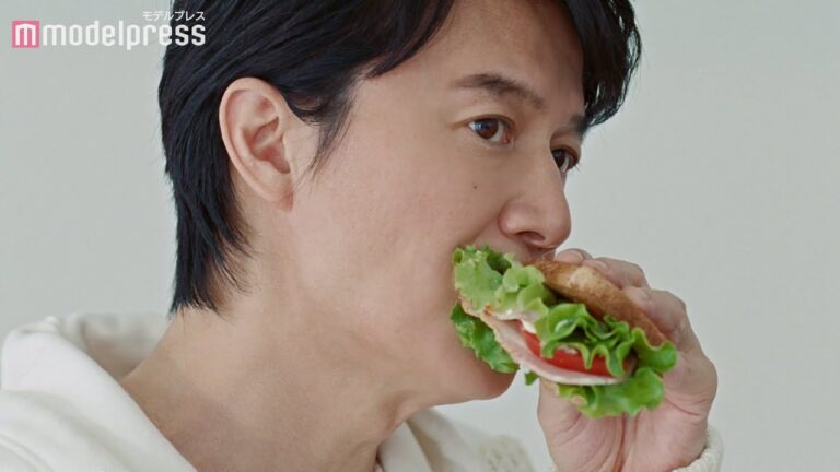 福山雅治、サンドイッチを頬張る キユーピーハーフ新CM「サラダトースト 春」篇