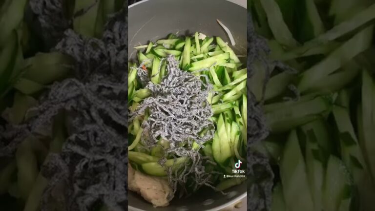 ささみ四本きゅうり二本もやし200グラム塩昆布15グラム塩胡椒適量お酒大さじ2️⃣タレはごま油大さじ2️⃣醤油大さじ2️⃣鶏ガラスープ素0.5塩胡椒少々