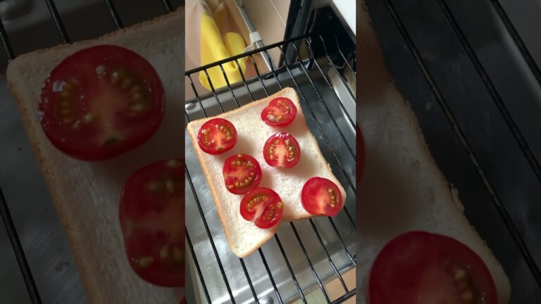 食パン🍞にミニトマト🍅とチーズ🧀
