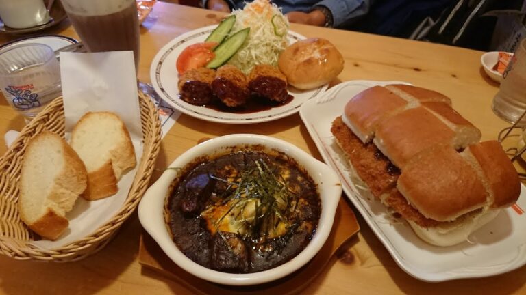 【グルメ動画】コメダ珈琲のビーフシチューやみそカツパンを食べた動画