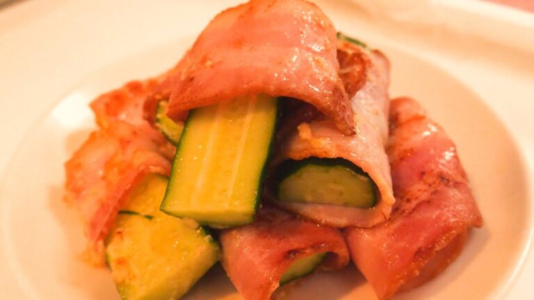 材料は２つ「きゅうりのベーコン巻き」