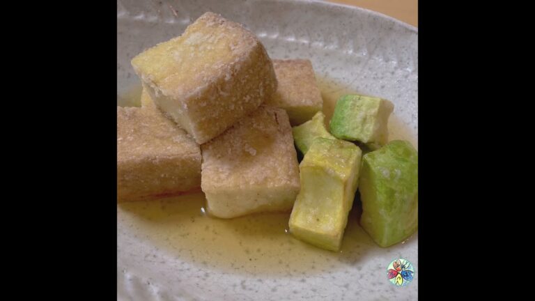 【簡単レシピ】厚揚げで揚げ出し豆腐【切る/片栗粉つける/揚げる、揚げアボカド🥑も浸すと美味いよ🔥】