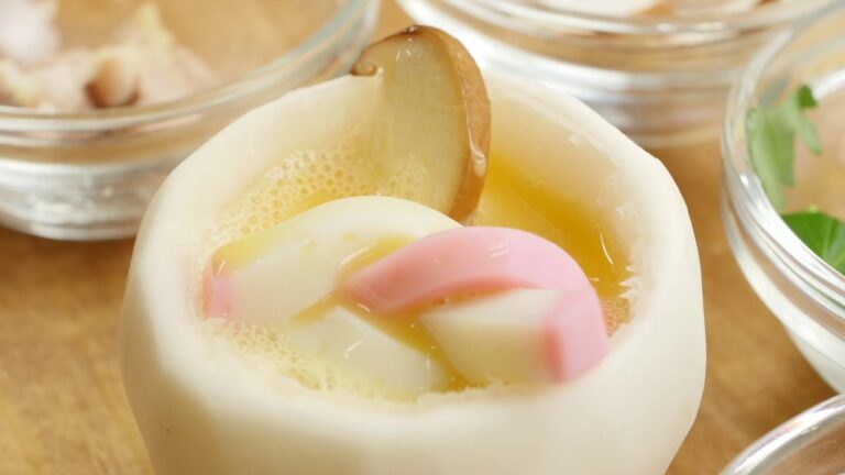 ぷるるん食感にほっぺた落ちる！まるごとかぶの茶碗蒸し