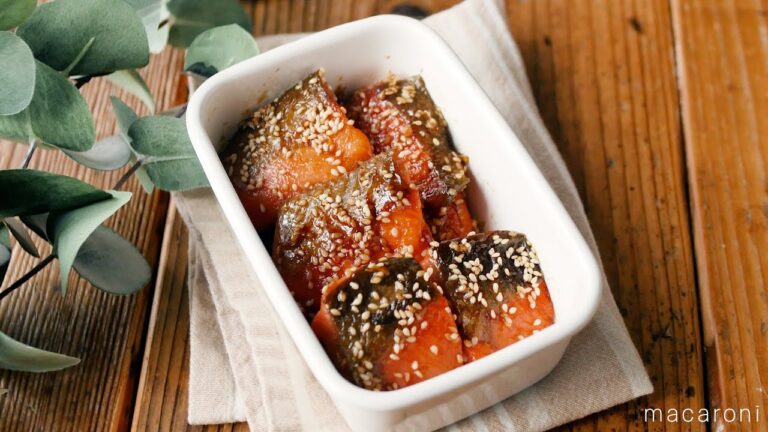 【鮭の甘辛ごま照り焼き】秋食材を使ったおかずレシピ！食材ひとつで簡単♪｜macaroni（マカロニ）