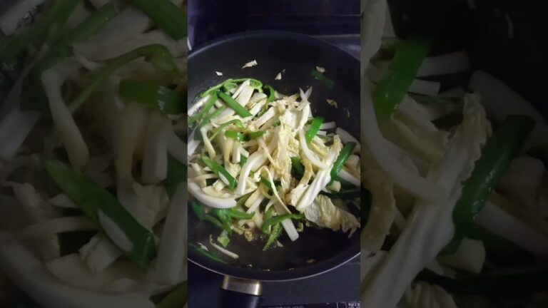 フライパンでの、野菜炒め。白菜、にら、のシンプル炒め。