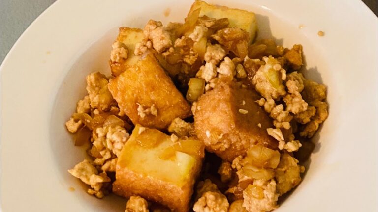 お酒もご飯もすすむ！厚揚げと鶏ひき肉のそぼろ煮！