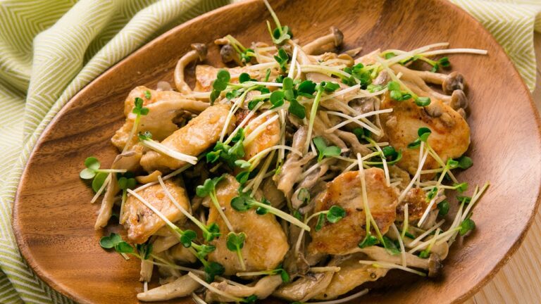 節約お助け！鶏むね肉ときのこのマヨオイスター炒め