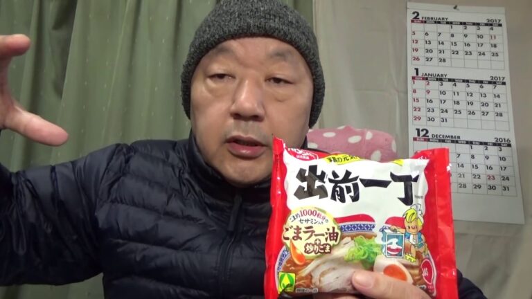 [頑固おやじ}日清・あ～らよ！出前一丁♪を色々トッピングでニラ辛は合うの？で頂きます。