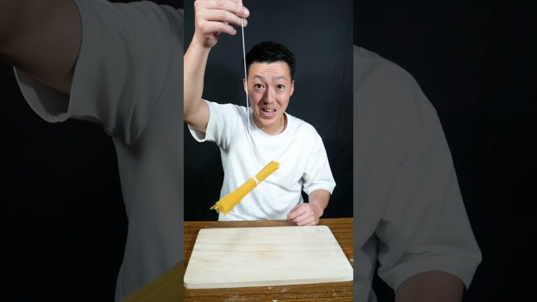 【SNSで大人気】パスタを揚げると不思議な形になる！？ #shorts #検証 #チャレンジ