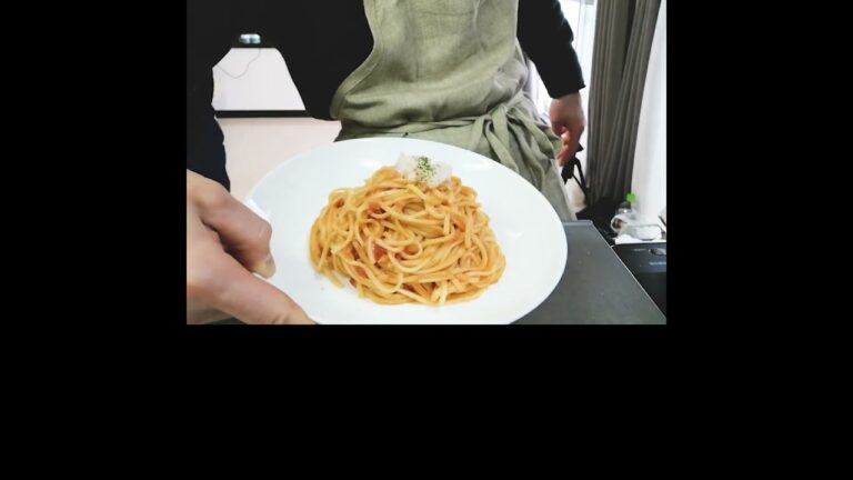 【カニのトマトクリームパスタ】能代うどんパスタ！ノシロチーネを使ったの濃厚カニのトマトクリームパスタ！　#shorts #トマトクリームパスタ #蟹 #ノシロチーネ #うどんパスタ