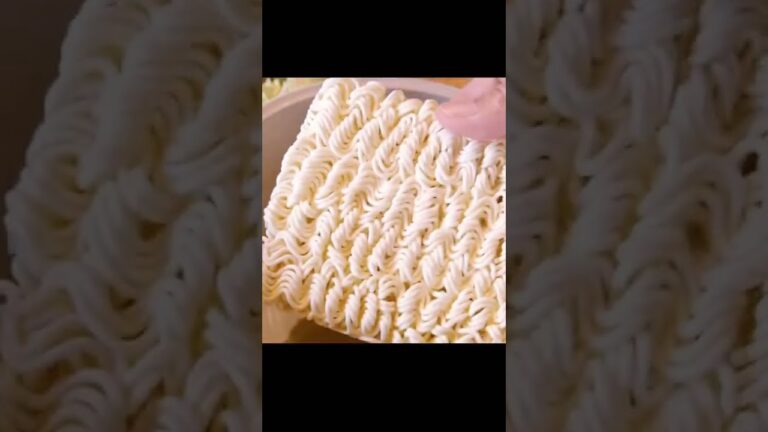 レンジで野菜もりもりラーメン作るよ！#Shorts