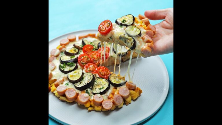 【あえてひと手間】食パンとアレを混ぜてピザ生地に！？食パンでピザ / How to Make a Pizza with White Bread #shorts