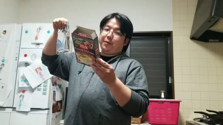 [外国飯]とうちゃんがカルディで買った 謎のインスタントマッシュポテト作って食べてみた。