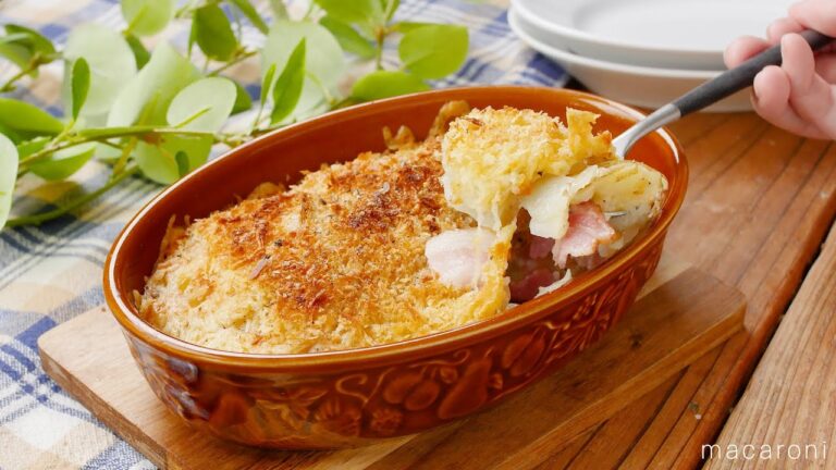 【新じゃがとベーコンの重ね焼き】こんな食べ方あったんだ？！薄くスライスしたじゃがいもとベーコンと重ねて焼くだけ♪｜macaroni（マカロニ）