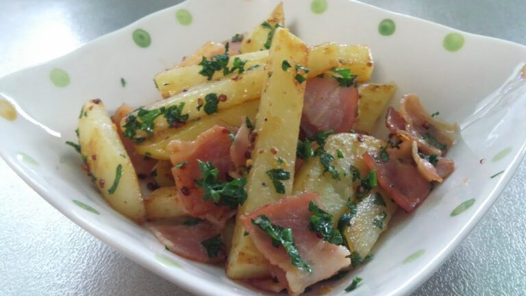 じゃがいもとベーコンの粒マスタード炒め