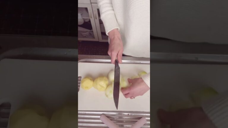 とろとろ玉ねぎがたまらん🤤【じゃがいもと玉ねぎの塩みりん煮】#Shorts #ひめりんご