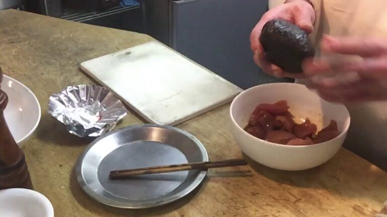 簡単マグロとアボカドの漬け丼作り方。宴会の洋食屋。岡山駅前