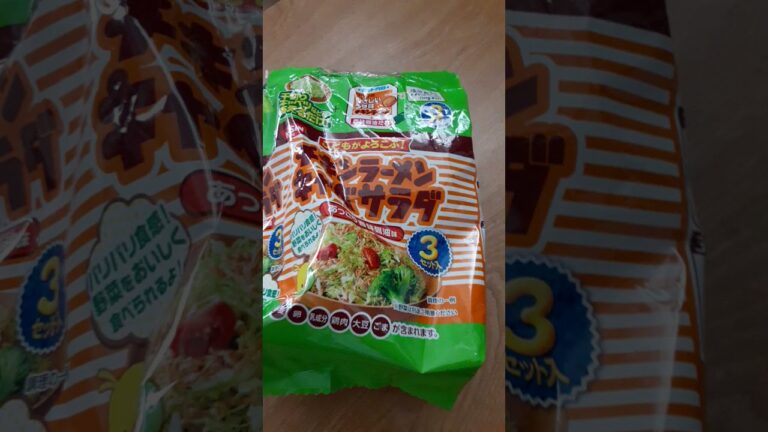 チキンラーメンキャベサラダを買いました😊