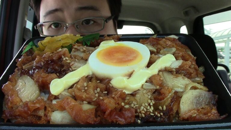 刻み唐揚丼を食べてみた！玉子の魔法！【ローソン】