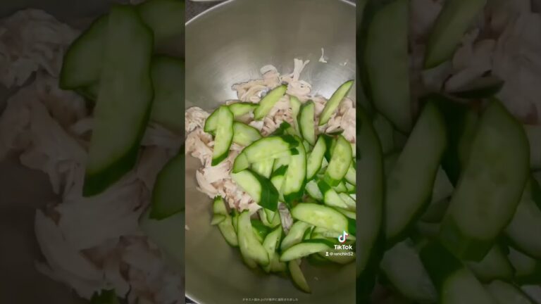 ササミのヘルシーサラダ🥗混ぜるだけの簡単レシピ😊ダイエット人にもオススメ❗️ササミはお好みで筋取ってね👍あと、冷めてからほぐそう！調味料🧂ポン酢オイスターソースごま油大さじ1、すりごま大さじ2