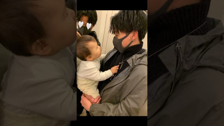 にぃにを出迎えてみた♡#歳の差兄妹　#あかちゃんのいる生活 #おかえりなさい #大好き #9ヶ月ベビー