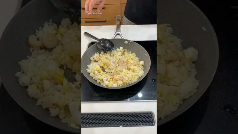 【極上】ピリ辛海鮮キムチ炒飯の作りかた #Shorts