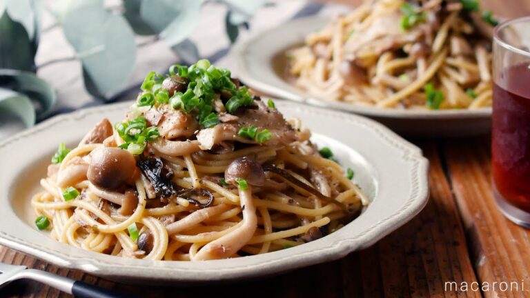【きのこと塩昆布の和風パスタ】フライパンひとつで作れる！塩昆布の塩気とバターの香りが食欲をそそる♪｜macaroni（マカロニ）