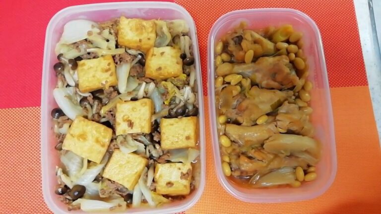 昼御飯に手羽元と大豆の煮物＆合挽肉と厚揚げと白菜の煮物を作ります！☺️