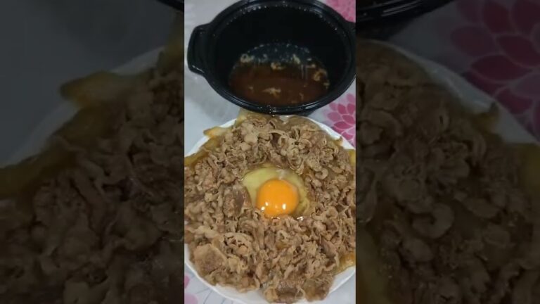 吉野家で素麺アレンジ　牛皿すき焼き風の卵かけそうめん