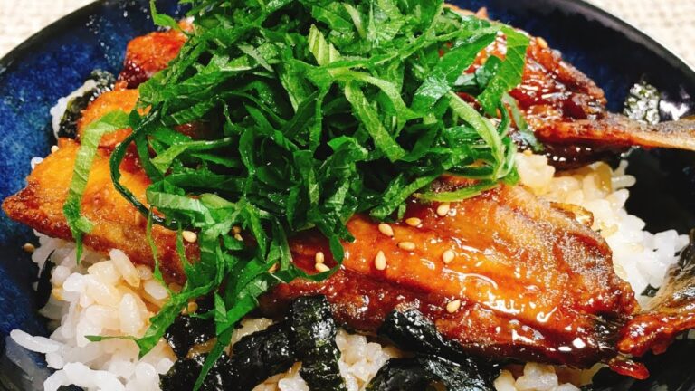 CMで話題のお漬物も旨いよ♪とっても簡単‼『身がふわふわ絶品いわしの蒲焼丼』