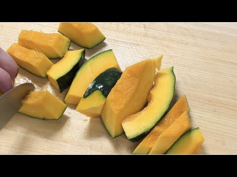 甘いかぼちゃの味噌汁作り