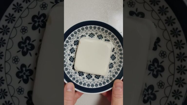 侮るなかれ　簡単！ワカメをのせただけの冷奴 #豆腐 #おつまみ #冷奴 #簡単レシピ #お酒のおつまみ #わかめ