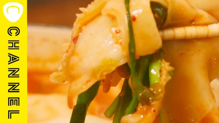 【簡単レシピ】キムチとチーズの最強コラボ鍋♡餃子の皮入りでもちもち♡＊冬＊鍋料理＊おもてなし