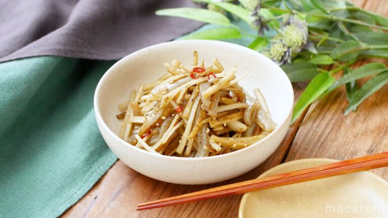 【ごぼうとこんにゃくのきんぴら】お弁当にもぴったり！作り置きにもおすすめ♪｜macaroni（マカロニ）